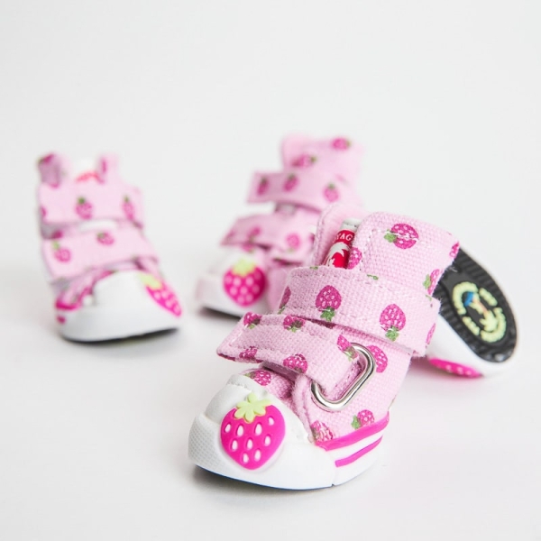 Urban hundesko med borrelås ➤ rosa ➤ Flotte hundesko utformet som klassiske sneakers. Skoene er dekorert med jordbærmønster. Beskytter bl.a. mot stekende asfalt.
