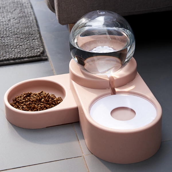 Mat- og drikkeskål til katt og liten hund, med innovativ drikkeløsning for friskt vann! Fleksibel og stilig. Se vårt store utvalg av utstyr til kjæledyr!