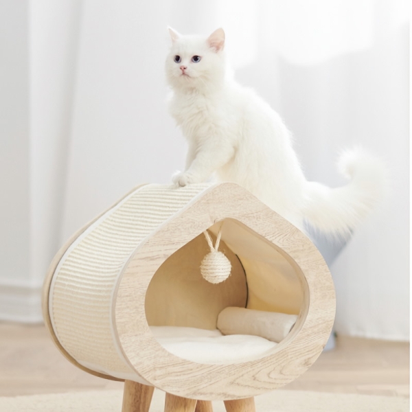 Eksklusivt kattekloremøbel i tre og sisal. Kombinert lekehule, kloremøbel og katteseng. Perfekt møbel som passer pent inn i stua. Innleggsputen kan tas ut og rengjøres