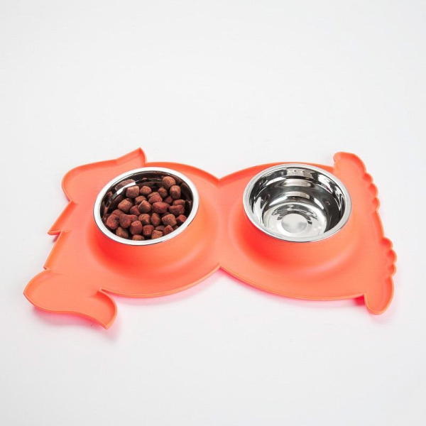 Praktisk dobbel antisøl mat- og drikkeskål i rustfritt stål til hund. Sklisikker løsning. Skålene kan tas ut og vaskes. Hver skål diameter 14cm, hundeskål, matskål, vannskål, skål, hund, valp