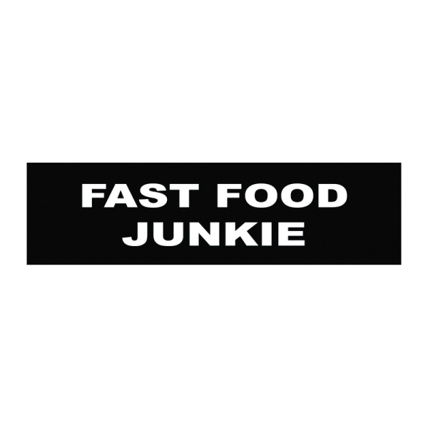 Borrelåsmerke til K9 hundesele - Fast Food Junkie, Hvit reflekterende skrift som tydelig viser teksten. Kommer i mange ulike tekster, så finn noe som passer deg og din hund!