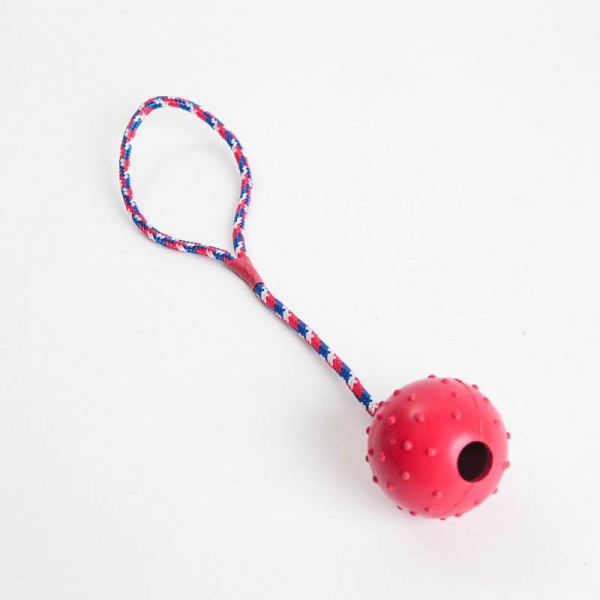 ➤➤ Draleke, kasteleke og biteleke til hund ➤ Kraftig dra og kasteleke med gummiball, Leken består av et tau med en løkke på den ene enden og en gummiball på den andre enden.