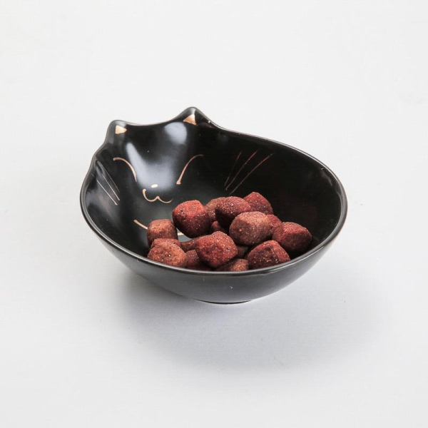 Denne delikate matskålen i keramikk er en fryd for øyet, og gjør seg ekstra godt for pusen som selvfølgelig fortjener det aller beste! hundeskål, matskål, vannskål, skål