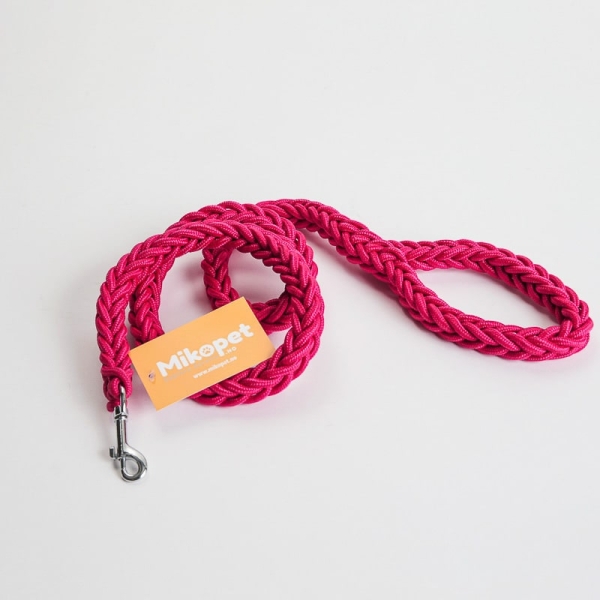 Solid kobbel / leiebånd i vevet nylon Rød ➤ Åtte-strenget flettet nylon hundebånd som tåler mye trekk ➤ Kommer i flere farger og tykkelser.