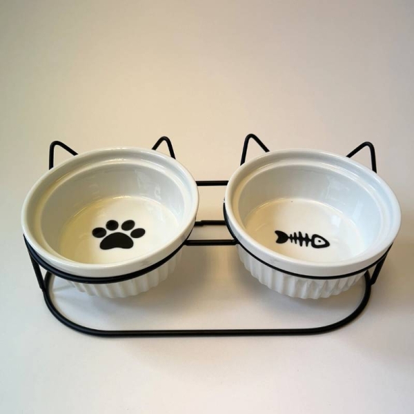skålstativ katt, skålstativ hund, matplass katt, matplass hund, katteskål, hundeskål, keramikkskål hund, keramikkskål katt, matstativ hund, matstativ katt